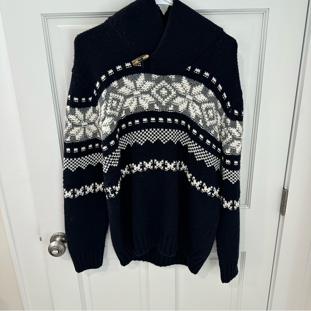 Men's Black and White Patterned Sweater